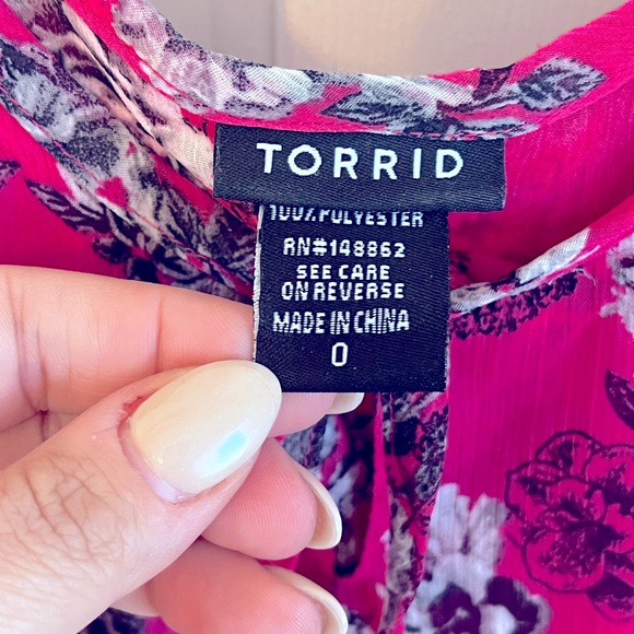 Torrid Cold Shoulder Eyelet Ruffle Blouse, Pink, Flower Print, size 0 - Picture 2 of 4
